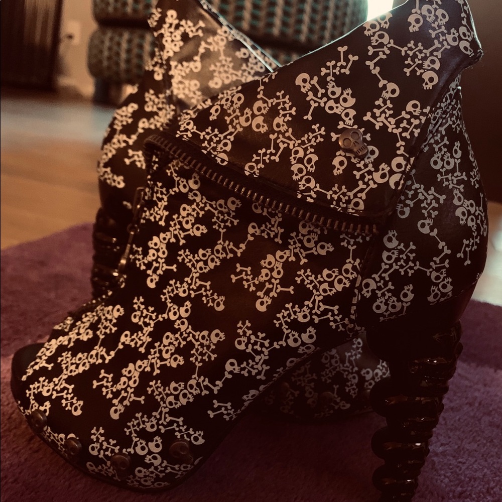 ☠️stacked skulls heel, skull all over print